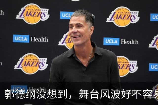 郭德纲没想到，舞台风波好不容易过去后，儿子郭麒麟新剧出了问题